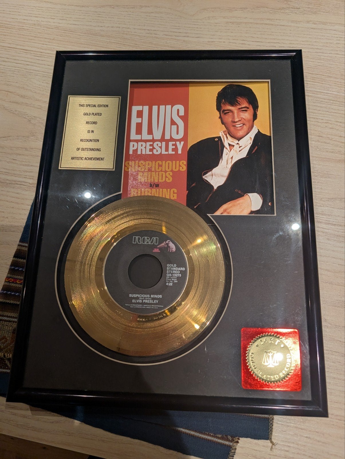 Elvis Presley – 24K Gold Plated Record – Suspicious Minds –, Enlèvement