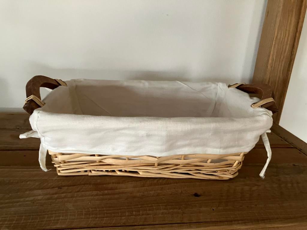 Rotan mand met houten greepjes, Ophalen of Verzenden, Zo goed als nieuw, Mand