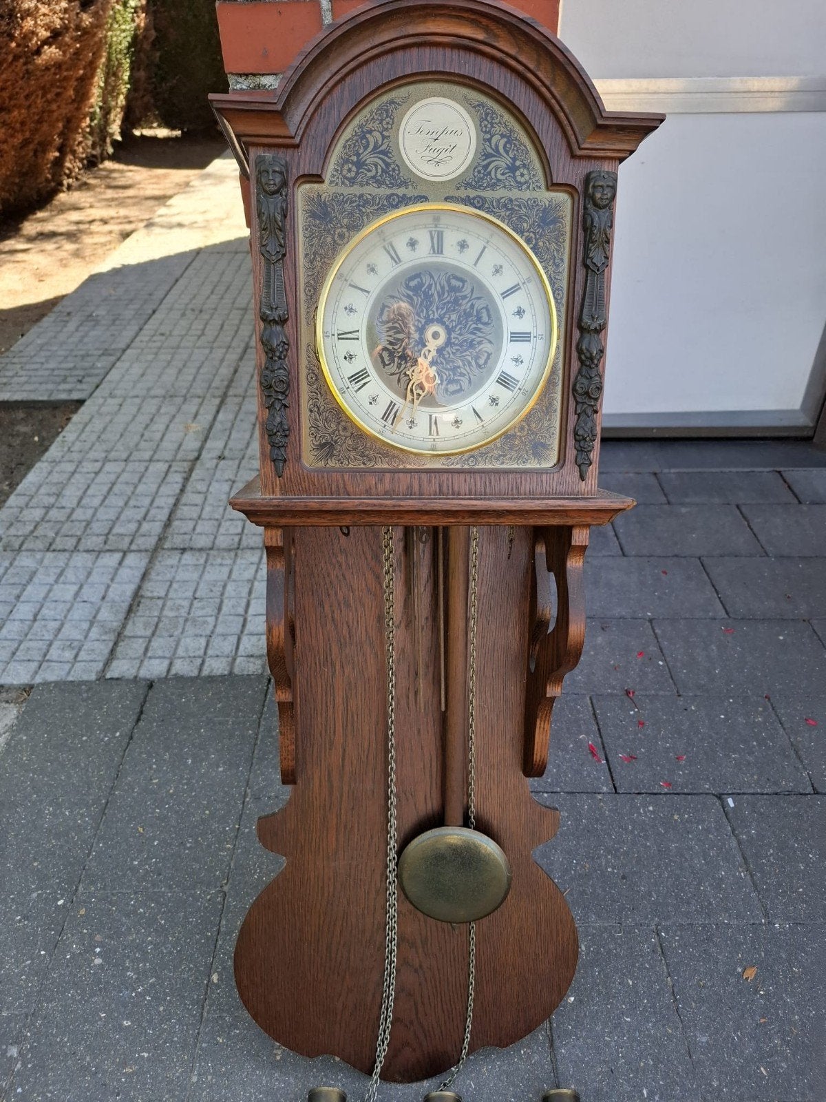 Antieke hangklok, Ophalen