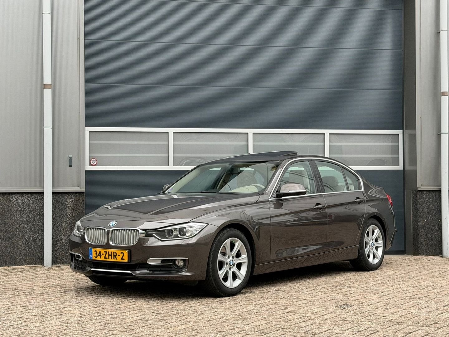 BMW 320 3-serie 320i EfficientDynamics Edition Upgrade Editi, Beige, Bruin, 124 g/km, Onderhoudsboekje
