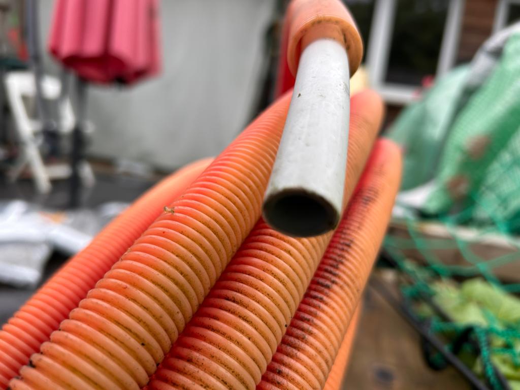 Flexibele buis voor waterleiding of verwarming, Ophalen, Zo goed als nieuw, Overige materialen