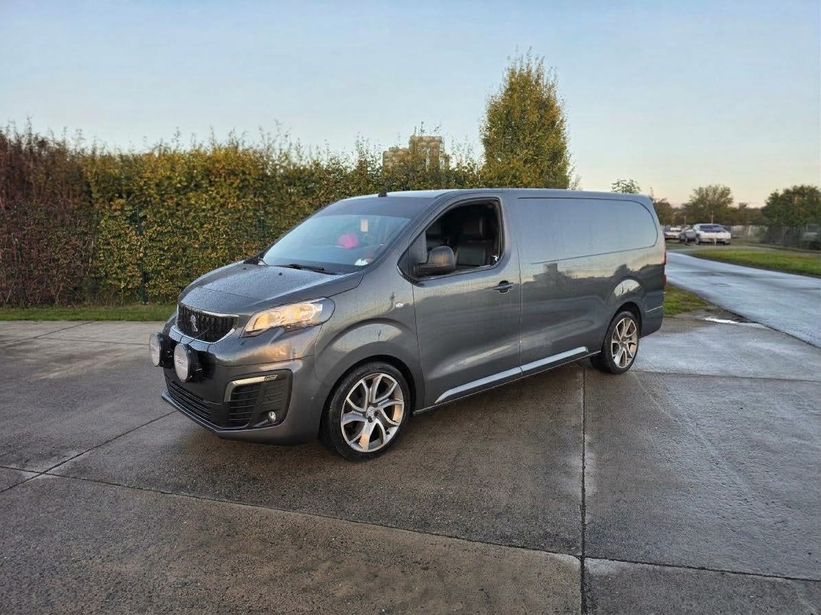 Peugeot Expert 2.0 BlueHDi L3 180ch

UTILITAIRE - 3 PLACES, Argent ou Gris, Achat, Volant multifonction, Euro 6