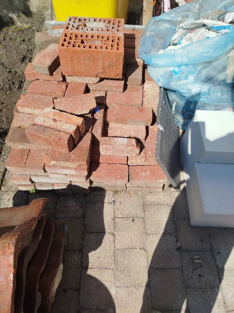 Brique, Bricolage & Construction, Enlèvement
