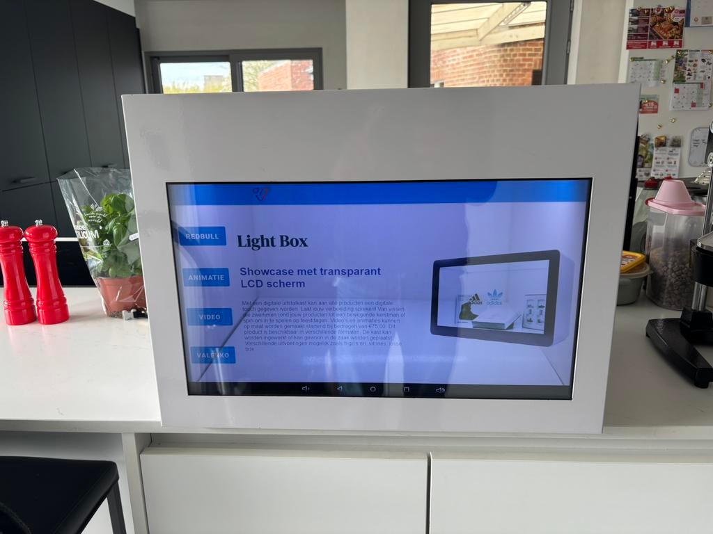 Showcase met transparant LCD scherm, Ophalen, Zo goed als nieuw
