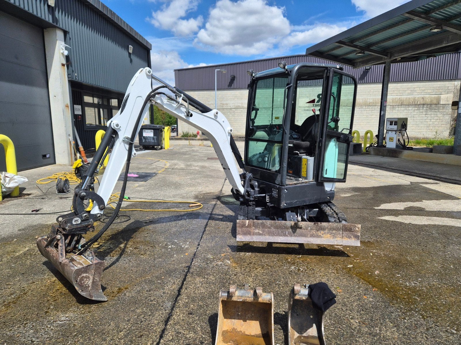 Grue bobcat 2.2T, Enlèvement, Excavatrice