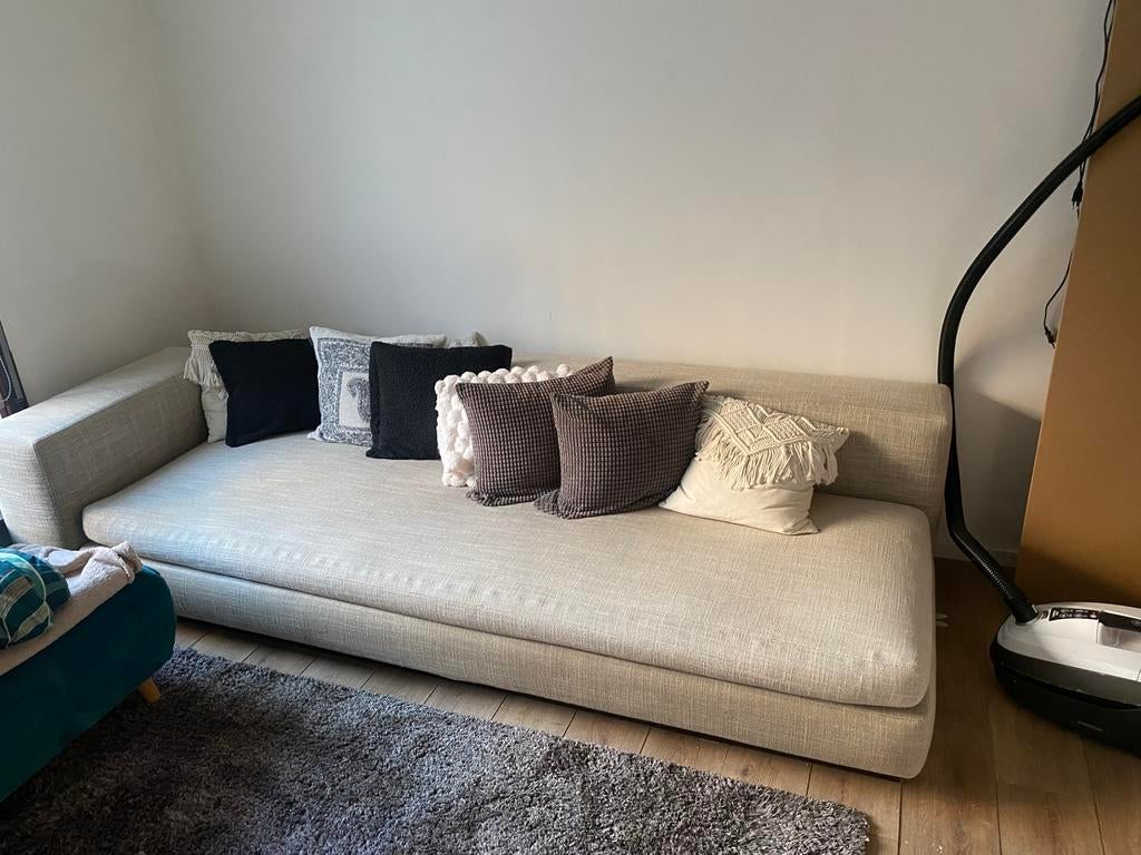 Siège Minotti, Enlèvement, Comme neuf