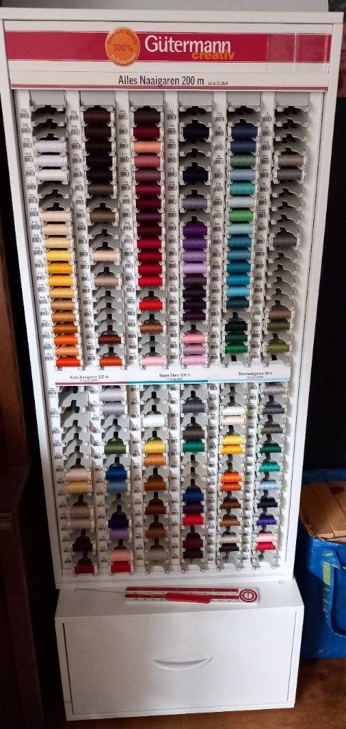 gutermann naaigaren kast met of zonder klossen, Ophalen, Nieuw