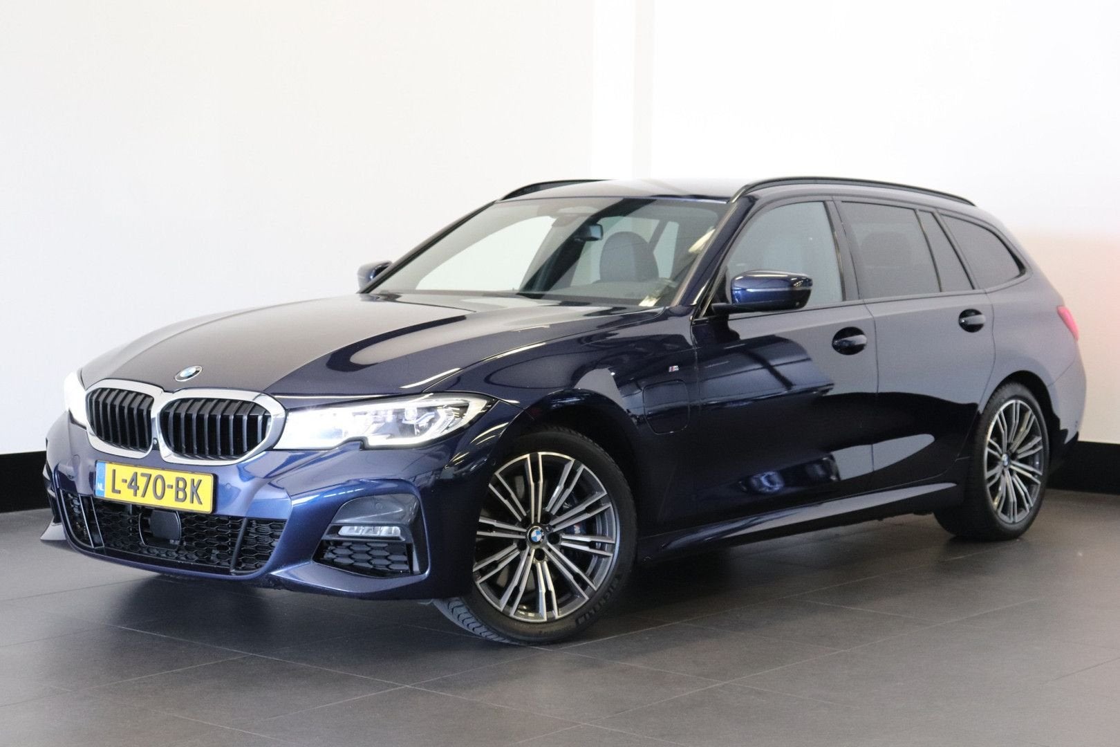 BMW 330 3-serie Touring 330e xDrive High Executive | H&K Aud, Auto's, BMW, Automaat, Zwart, Blauw, 63 km