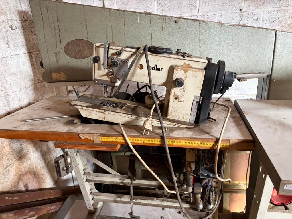 Machine a coudre professionnel, Enlèvement