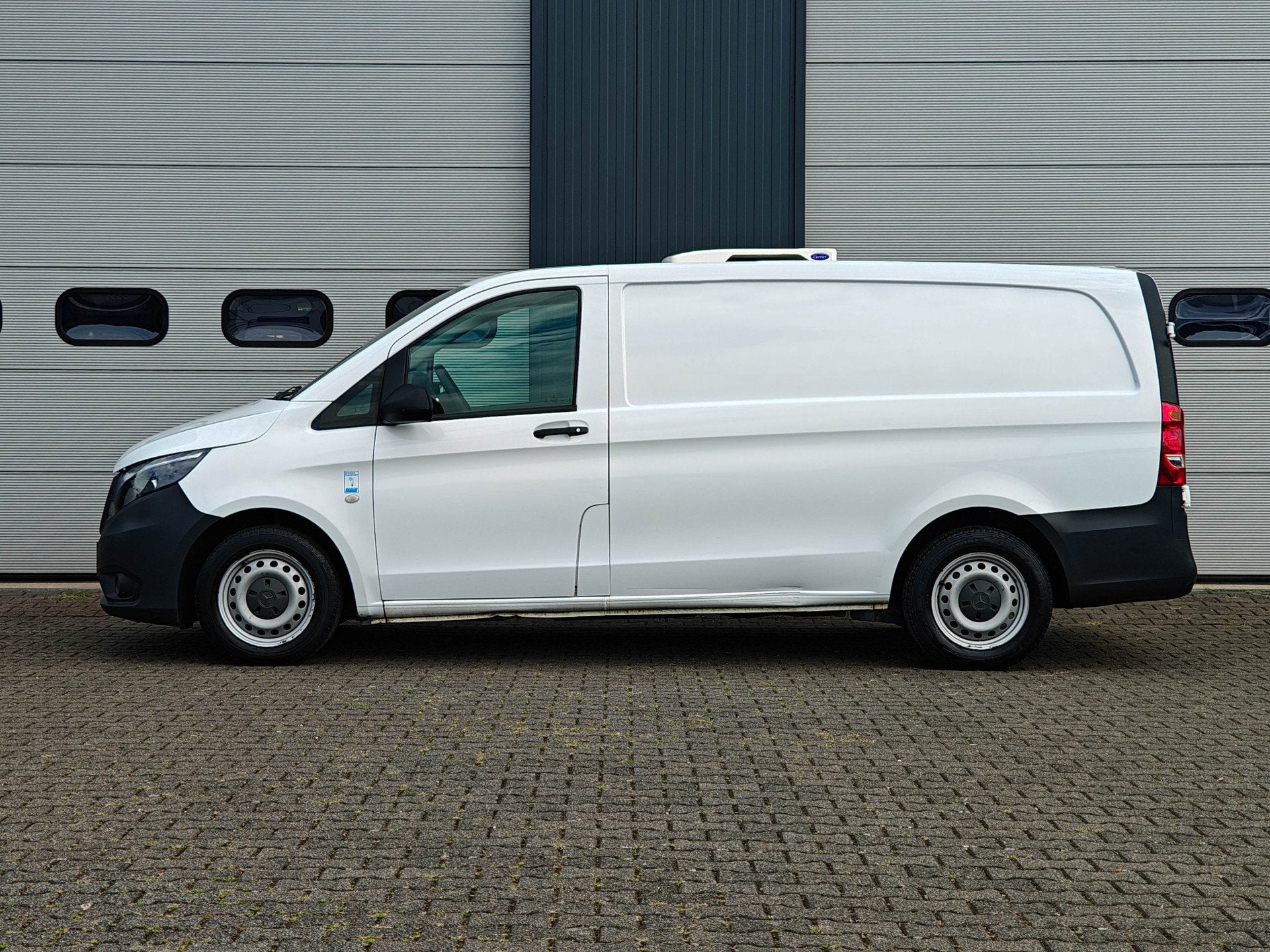 Mercedes-Benz Vito 111 L2 Airco Koelwagen Airco Carrier Euro, Voorwielaandrijving, Gebruikt, 4 cilinders, 2000 kg