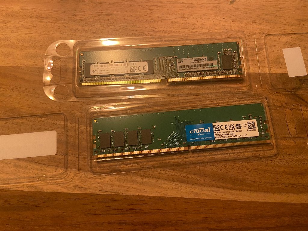 Te koop lot van 2x8GB RAM DD4 2400Mhz Crucial, Computers en Software, DDR4, Ophalen of Verzenden, Zo goed als nieuw, Desktop