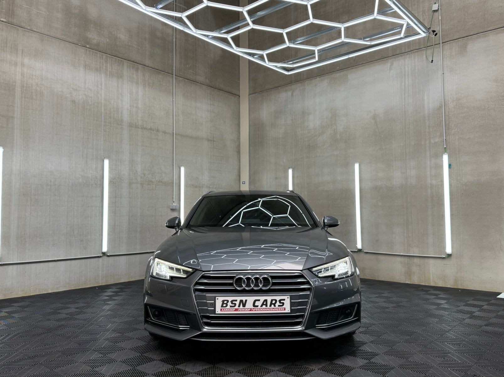 AUDI A4/3x S-LINE/COCKPIT/ZTLVRWRMNG/TREKHAAK/ACC/GRNTIE, Auto's, Testrit aan huis, 5 deurs, https://public.car-pass.be/vhr/f9abe3c4-ee00-4ee6-9b02-8cdce448d681