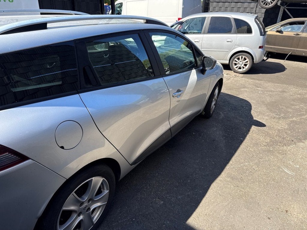 PORTIER RECHTS ACHTER Clio IV Estate / Grandtour (7R), Gebruikt, Achter, Peter-Huppertz-Straße 5
51063  Köln, DE, Dialog.deutschland@renault.de