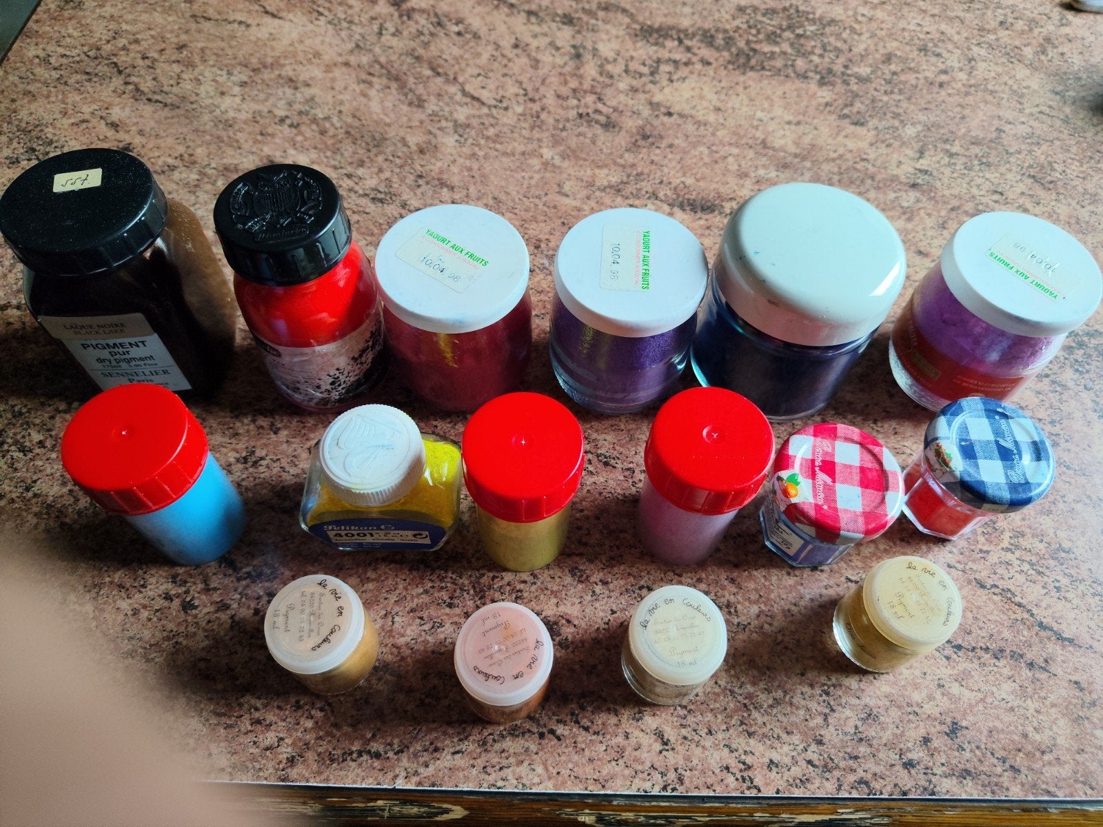 16 potjes pigment, Ophalen of Verzenden