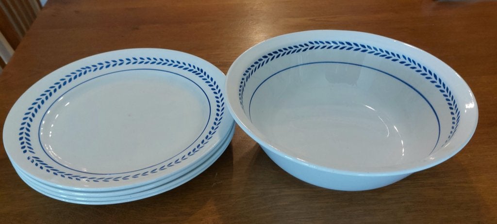 Lunéville, Porcelaine : 4 assiettes + bol (vintage), Enlèvement ou Envoi, Comme neuf, Porcelaine, Assiettes(s)