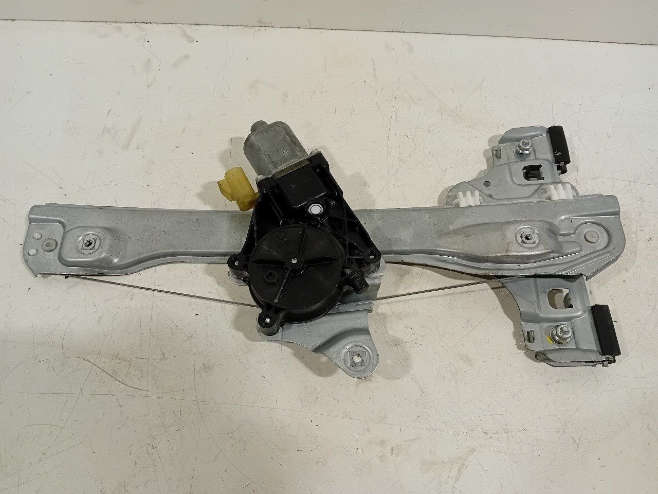 Raammechaniek elektrisch links achter Chevrolet Aveo, Onderdelen@venauto.nl, Van der Ven Autorecycling B.V., Gebruikt, Ettenseweg 76, 4706 PB Roosendaal, The Netherlands