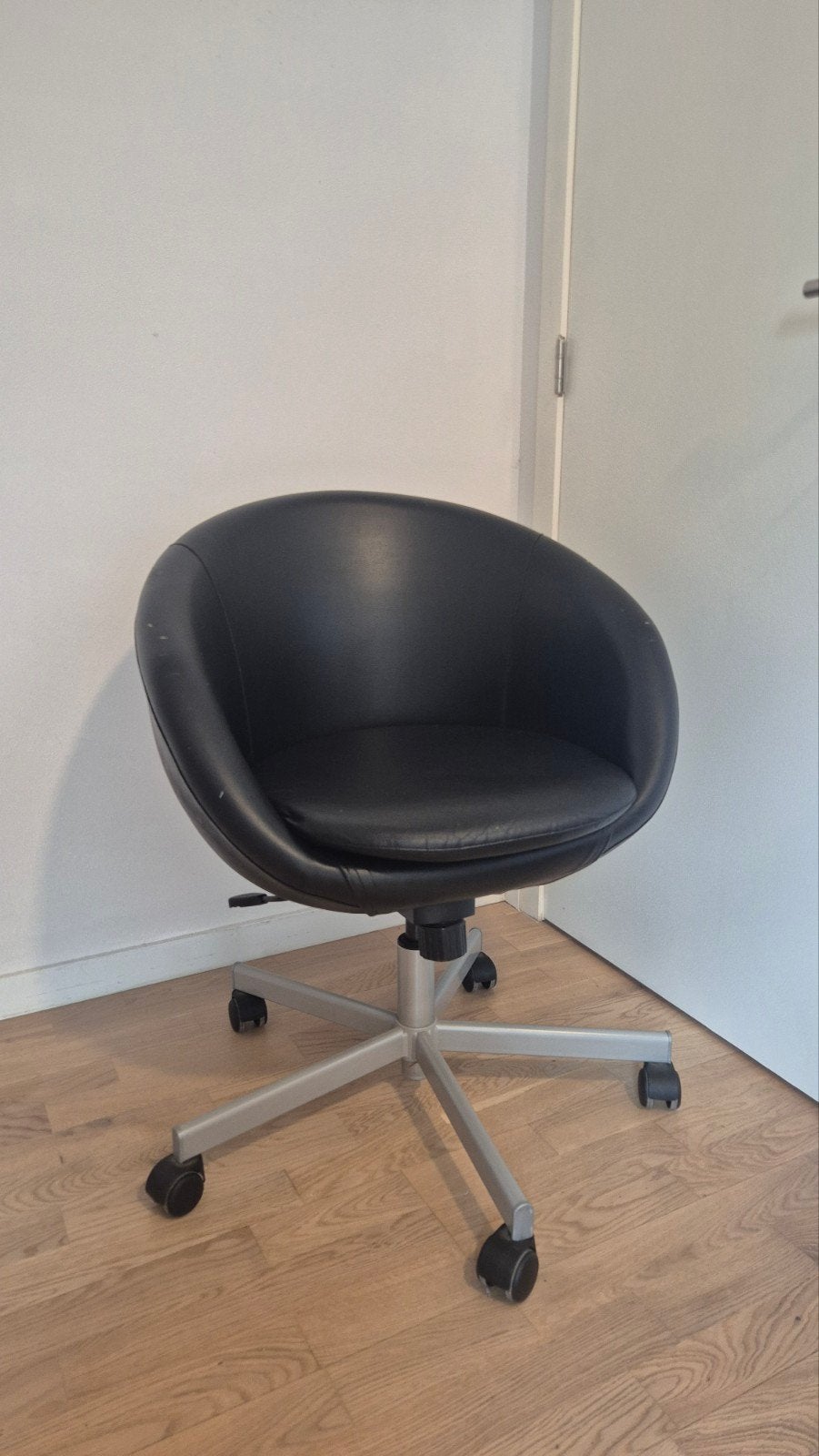 Chaise de bureau SKRUVSTA noire, Enlèvement, Utilisé, Chaise de bureau, Ergonomique