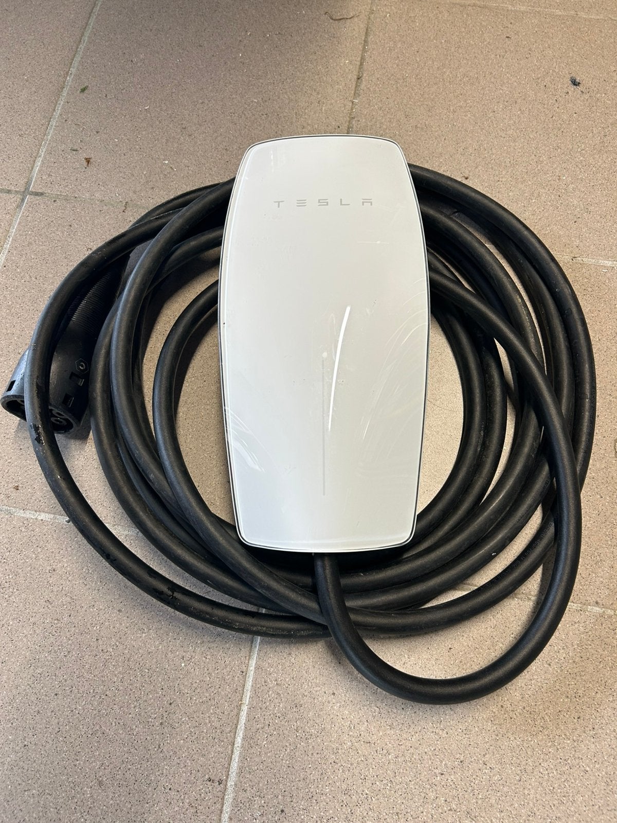 Tesla wall connector V2 laadpaal 22kW voor elke el. wagen, Auto diversen, Laadpalen, Ophalen, Zo goed als nieuw, Laadpaal