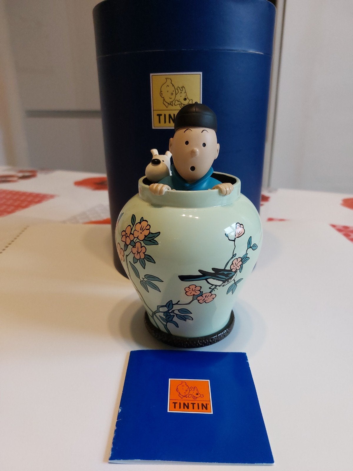 Tintin figurine potiche lotus bleu avec la boîte et le certi, Enlèvement ou Envoi, Tintin