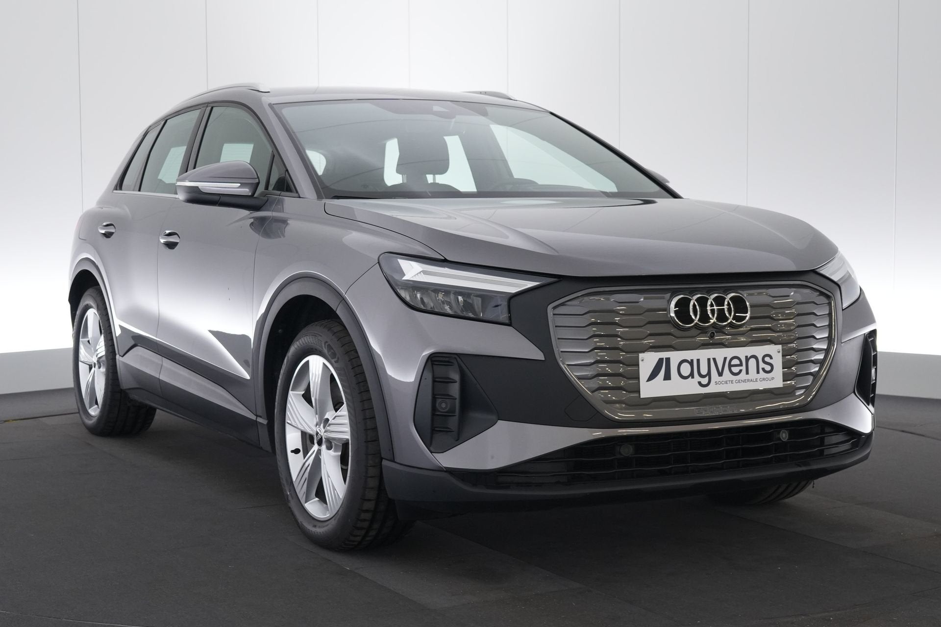 (2EMA005) AUDI Q4 E-TRON, Autos, Achat, Entreprise, Carnet d'entretien, 5 portes