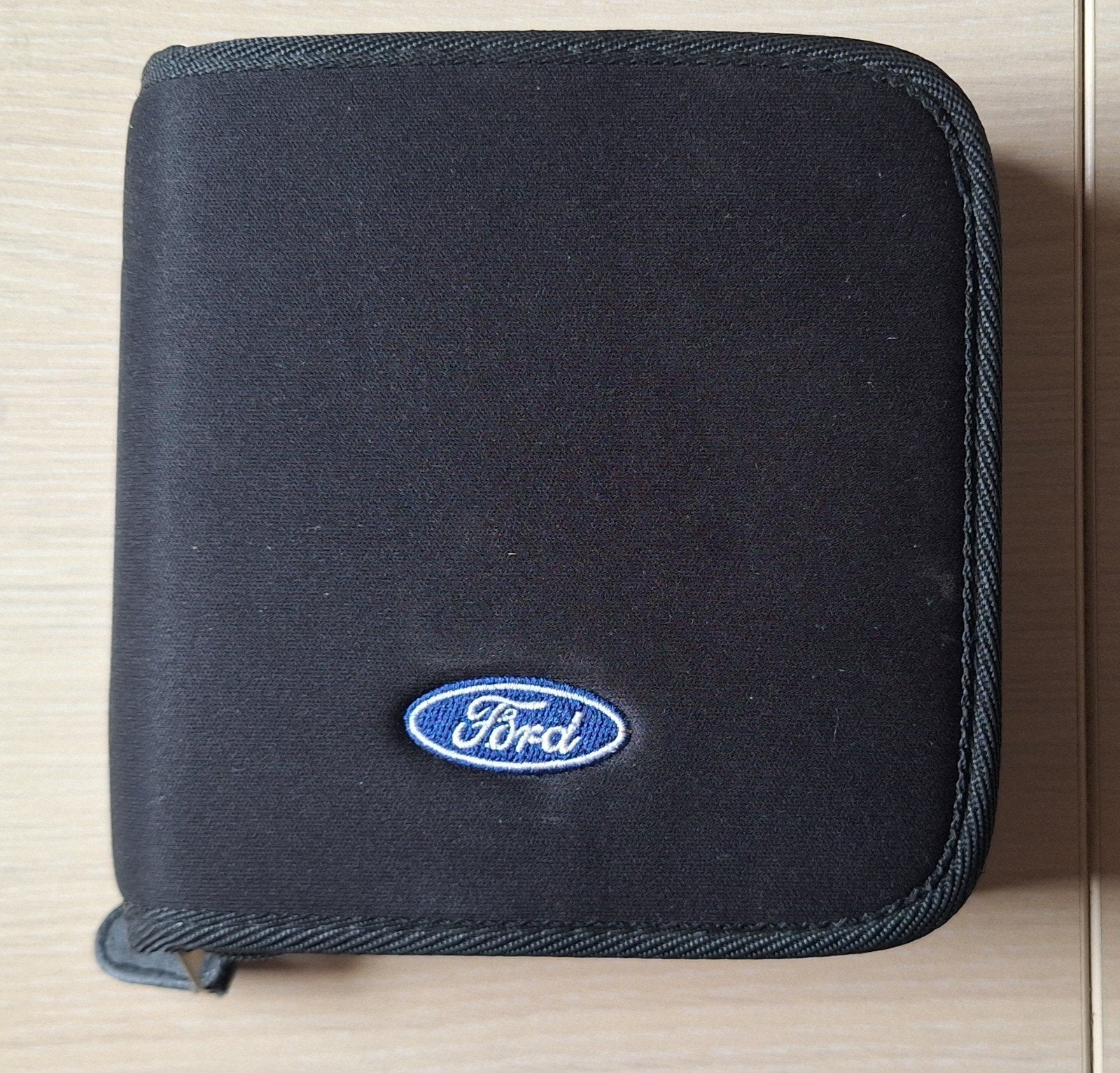 Etui voor bewaren van CD of DVD, Ophalen
