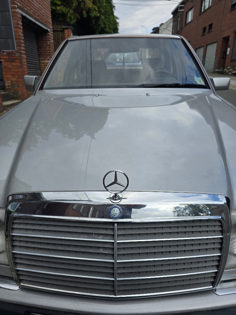 W124 mercedes 200D 1992 214000km. Bon etat ., Autos, Mercedes-Benz, Argent ou Gris, Boîte manuelle, 5 portes, Particulier