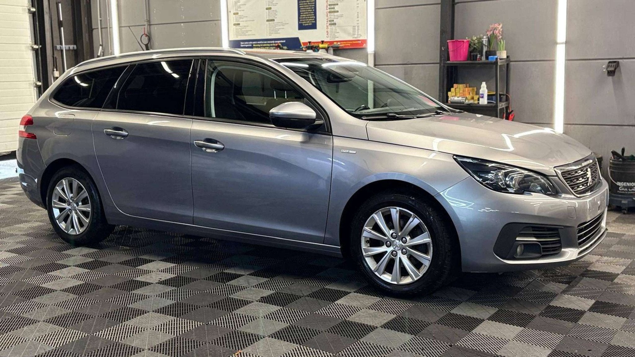 Peugeot 308 SW 1.2i PureTech bj. 2018 Euro 6, Autos, Argent ou Gris, Achat, Euro 6, Entreprise