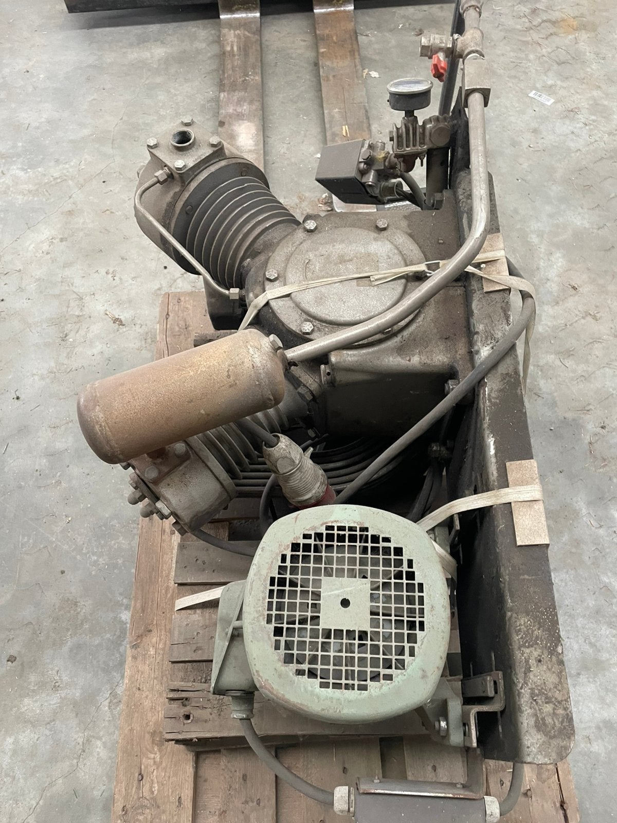 Industriële compressor, Bricolage & Construction, Enlèvement, Utilisé, 6 à 10 bars