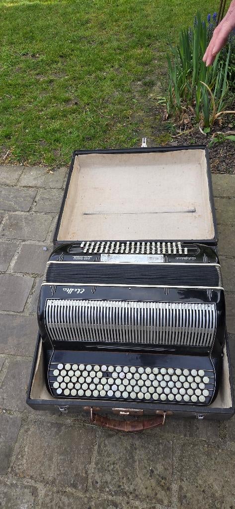 Muziek en instrumenten, Muziek en Instrumenten, Gebruikt, Overige formaten, Met koffer, Knopaccordeon