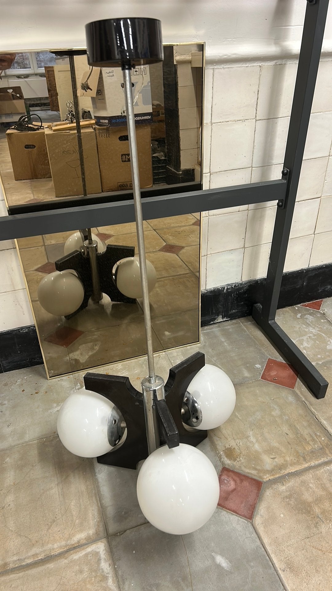 Luchter vintage : zwart - witte bol lamp - jaren 60, Huis en Inrichting, Lampen | Hanglampen, Ophalen, Gebruikt, Overige fittingen