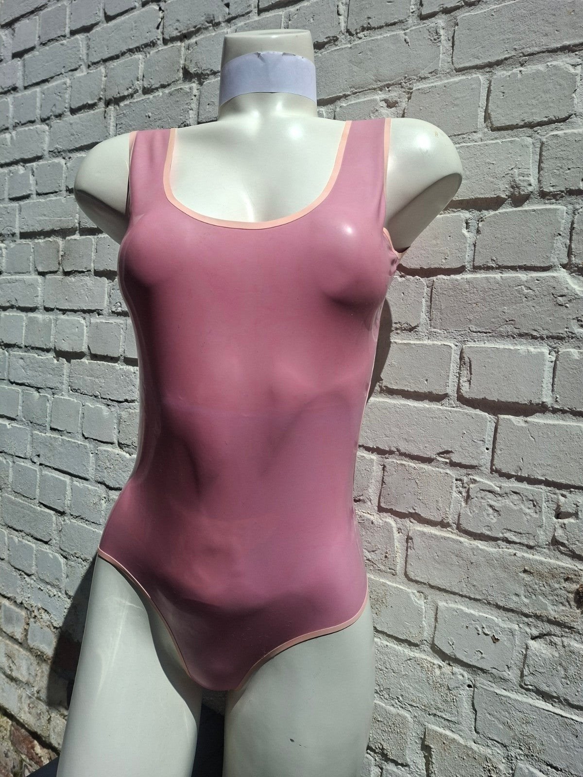 roze 100% latex badpak -body met drukknoopsluiting achteraan, Kleding | Dames, Ophalen of Verzenden, Roze