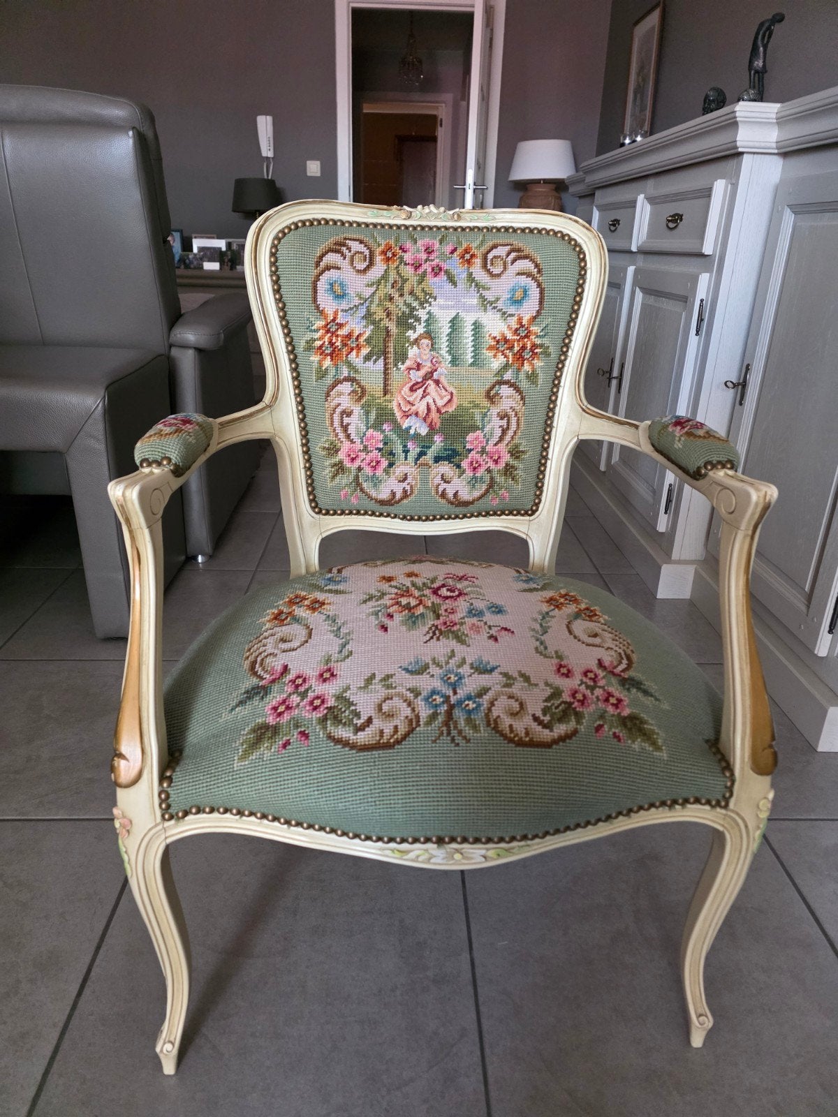 Louis xv stoel , geborduurd en in perfecte staat., Ophalen