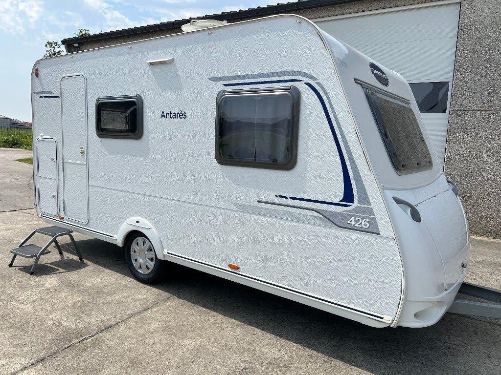 Caravelair 426 + AIRCO + Auvent gonflable, Caravanes & Camping, Caravanes, Coin salon convertible, Jusqu'à 6, 750 - 1000 kg, Roue de secours