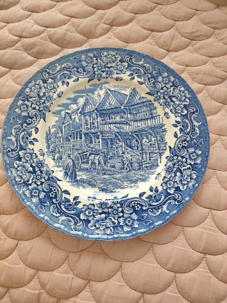 Lot 3 assiettes Royal Tudor Ware, Enlèvement