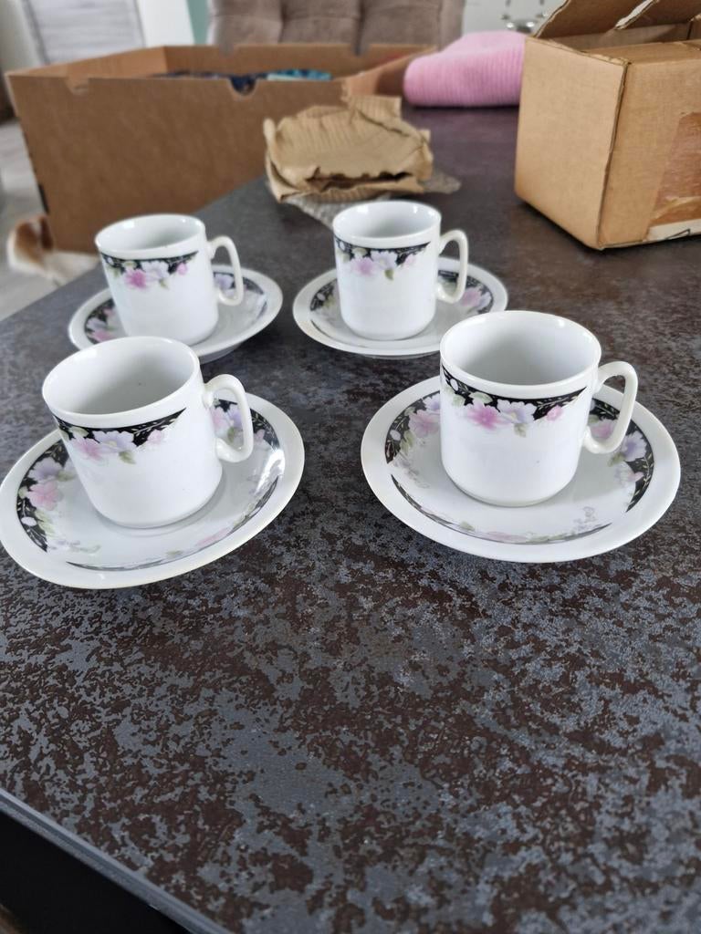 Nouveau !! Lot de 4 tasses expresso et sous tasses., Enlèvement ou Envoi