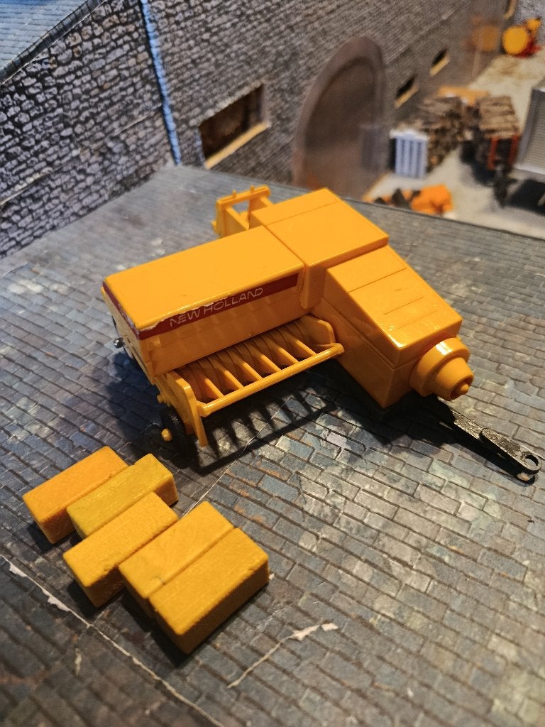 Presse New Holland 940 Britains de 1978 + 5 ballots, Enlèvement ou Envoi, Utilisé, Tracteur et Agriculture, Britains