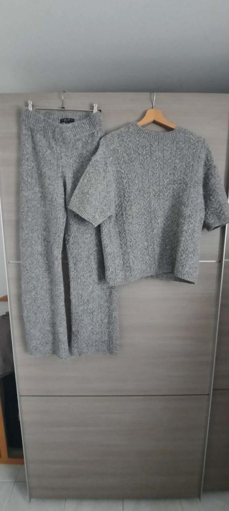 Vrijetijdskledij – 1 set en 1 losse jogging, Ophalen, Zo goed als nieuw, Maat 36 (S), Grijs