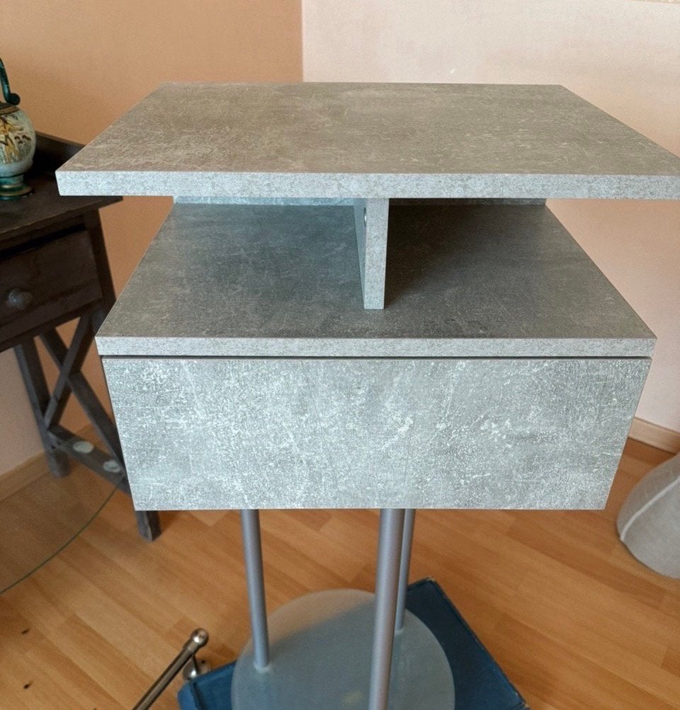 Nieuwe nachttafel, Ophalen, Nieuw