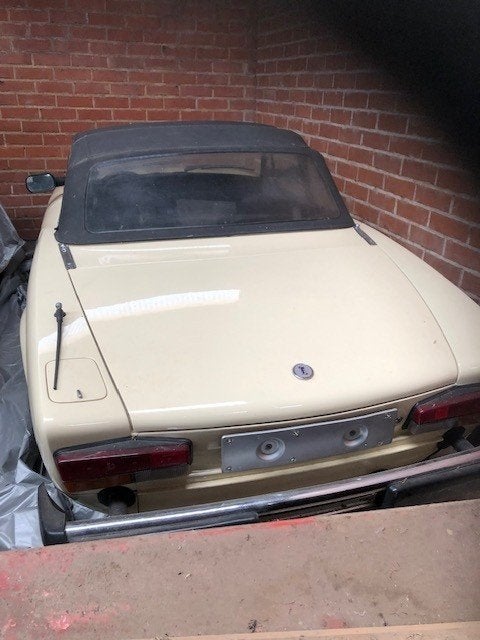 Fiat Spider Pinafarina, Auto's, Achterwielaandrijving, Zwart, 4 cilinders, Cabriolet