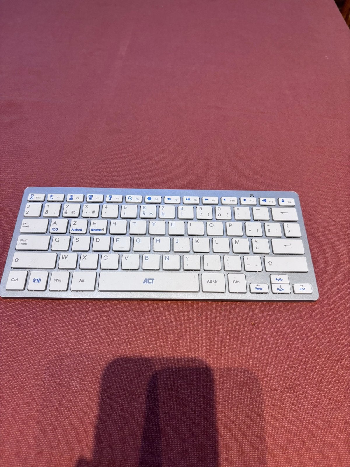 Act Portable Bluetooth toetsenbord, Computers en Software, Ophalen of Verzenden, Azerty, Zo goed als nieuw, Draadloos