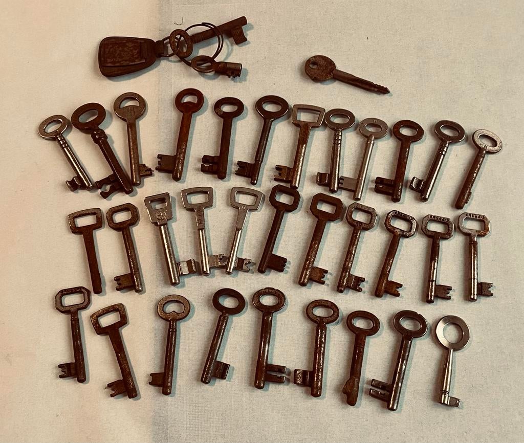 Lot de 35 clés anciennes, Enlèvement ou Envoi