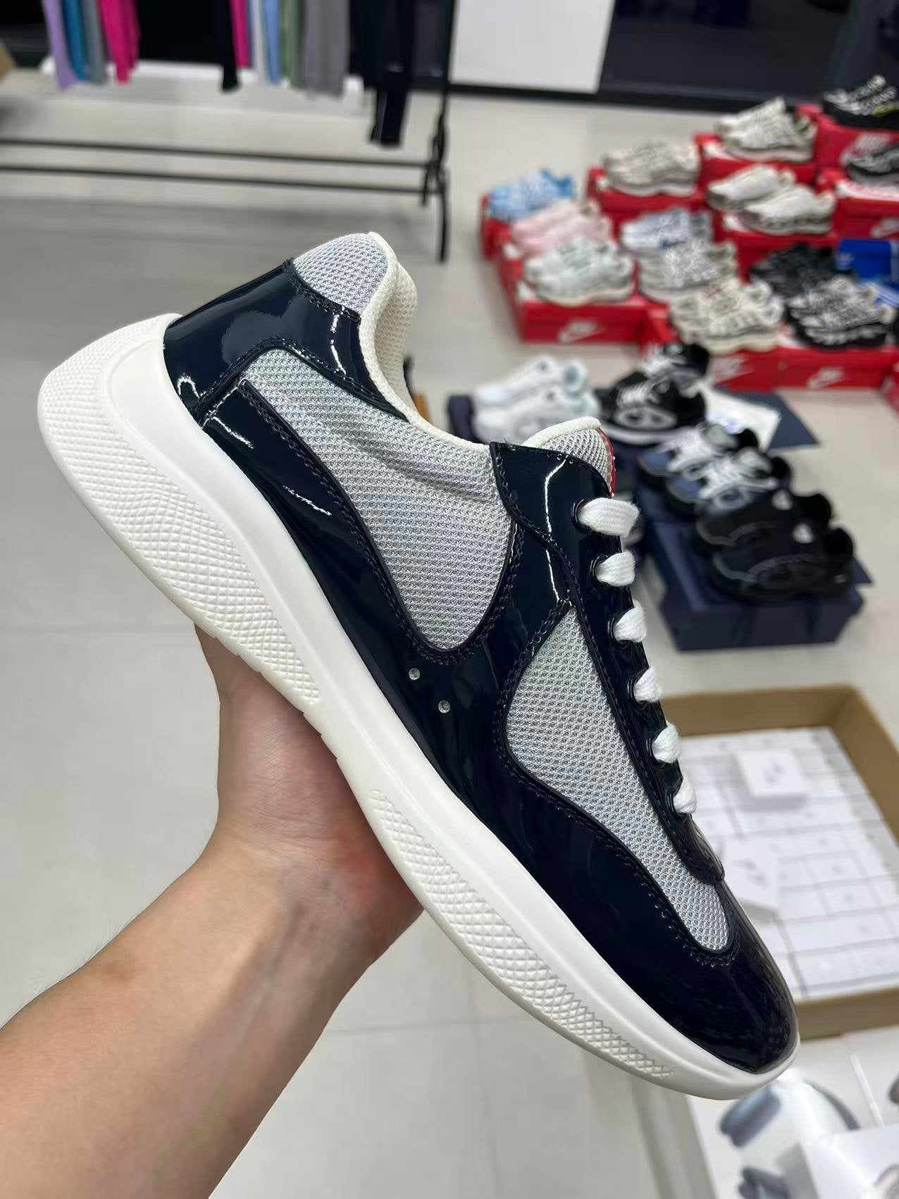Gobelets Prada 1/1 taille 47, Vêtements | Hommes, Chaussures, Comme neuf, Bleu, Baskets, Envoi