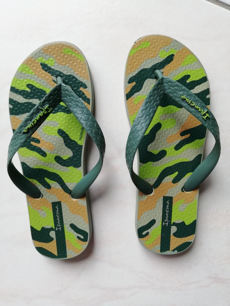 claquettes tongs vert camouflage Ipanema pointure 33/34, Enlèvement ou Envoi, Ipanema, Utilisé, Autres types
