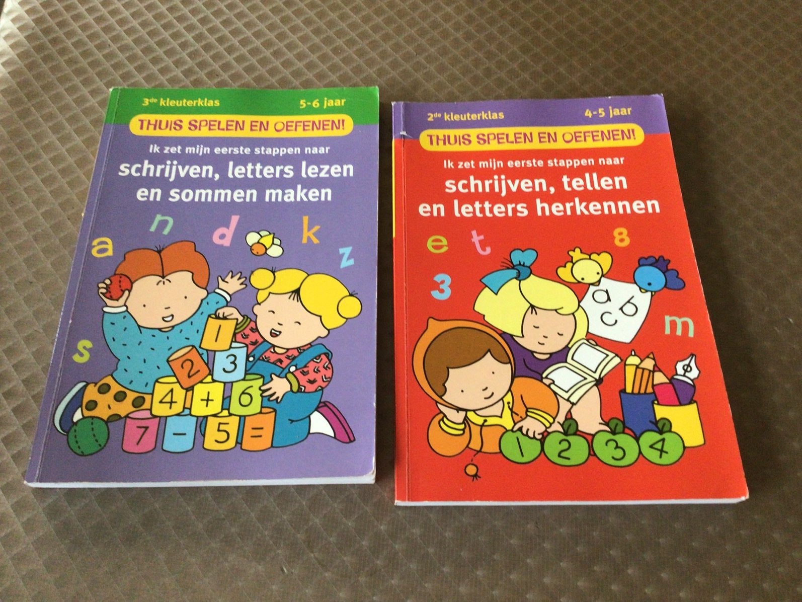Kleur en leerboekjes, Ophalen