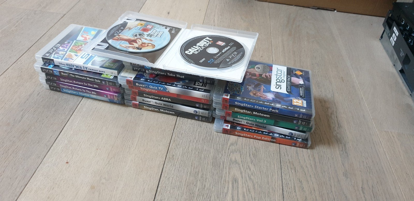 Groot PS3 Party Pakket met 32" TV, Buzz! & SingStar, Ophalen