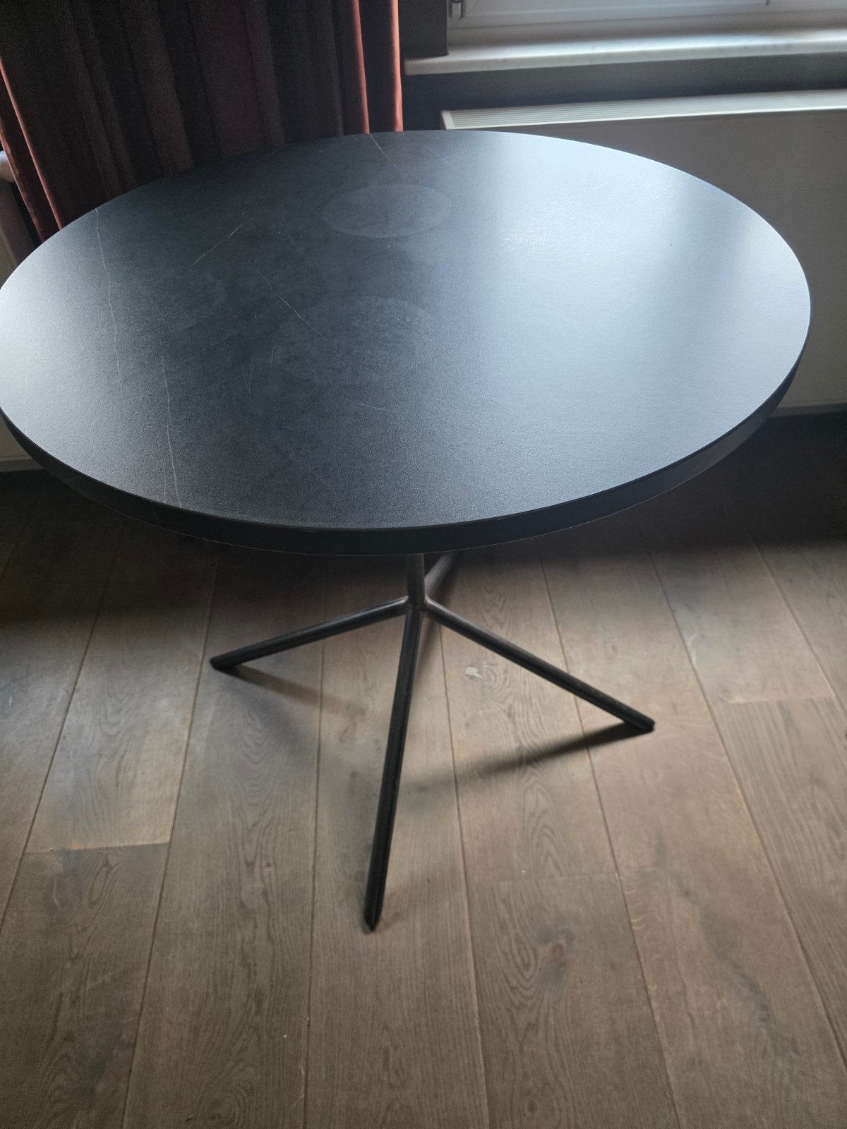 Ronde tafel dia 80, Ophalen, Meubilair