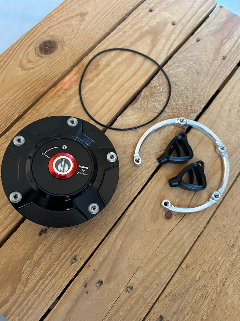 Rizoma tankdop voor ducati Streetfighter panigale v2 v4 V4S, Motoren, Onderdelen | Merk-onafhankelijk, Ophalen of Verzenden, Gebruikt