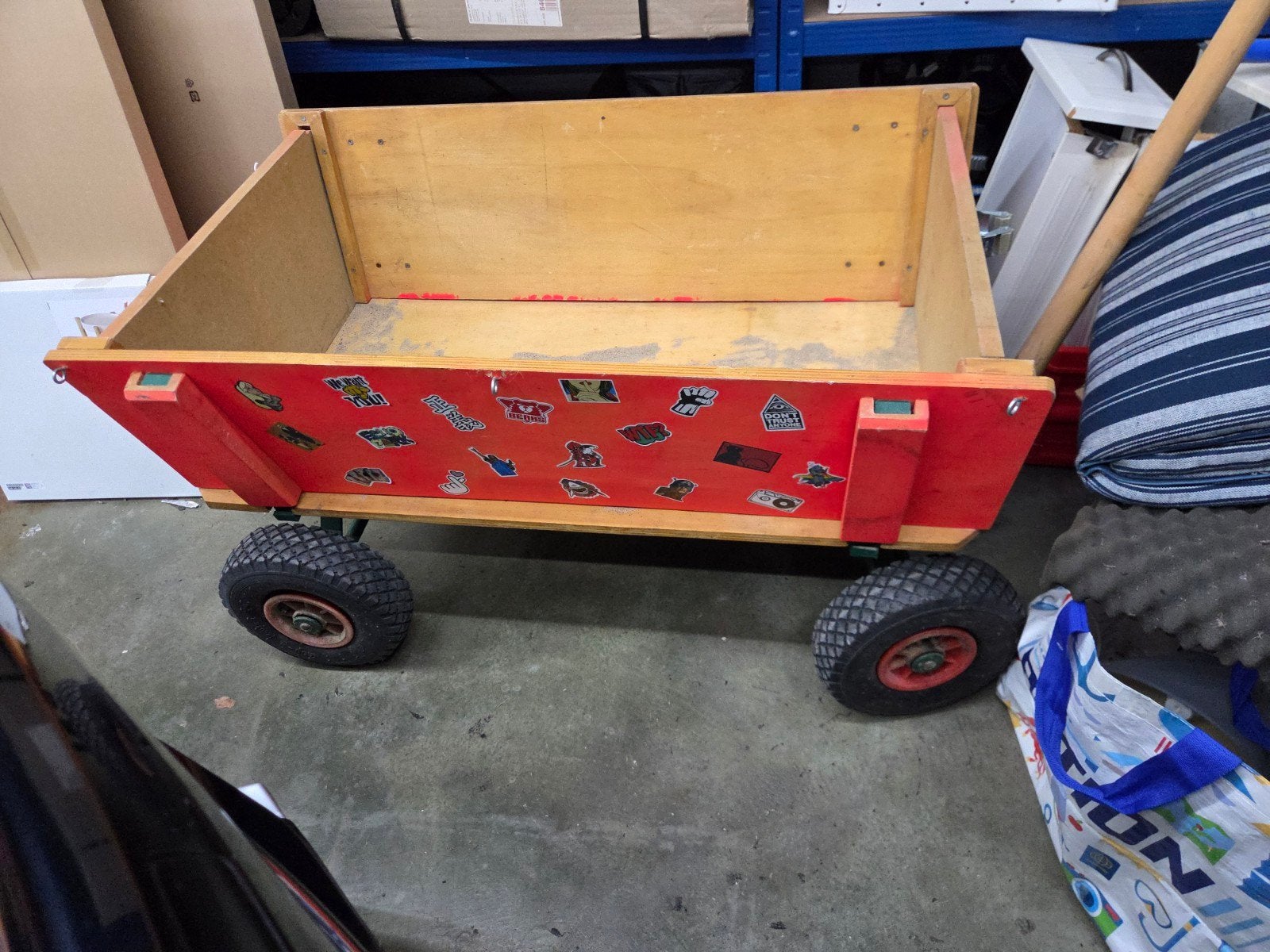 chariot à main sur pneumatiques, Enlèvement, Utilisé