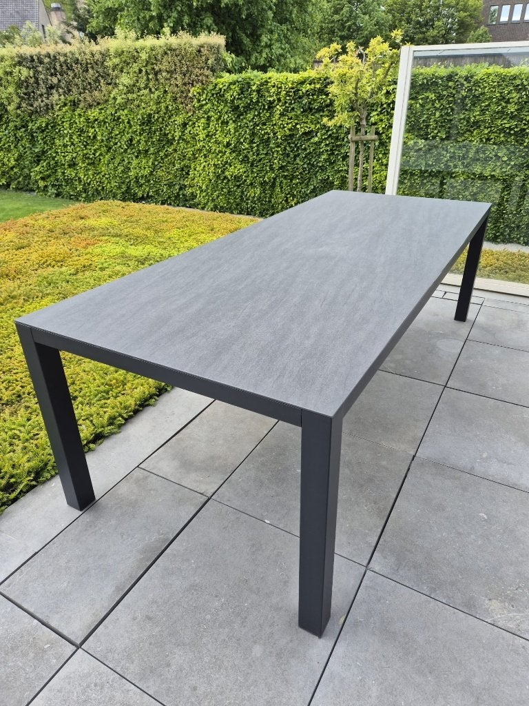 tuintafel - zwarte metalen frame met keramisch blad, Ophalen, Zo goed als nieuw, Rechthoekig, Metaal