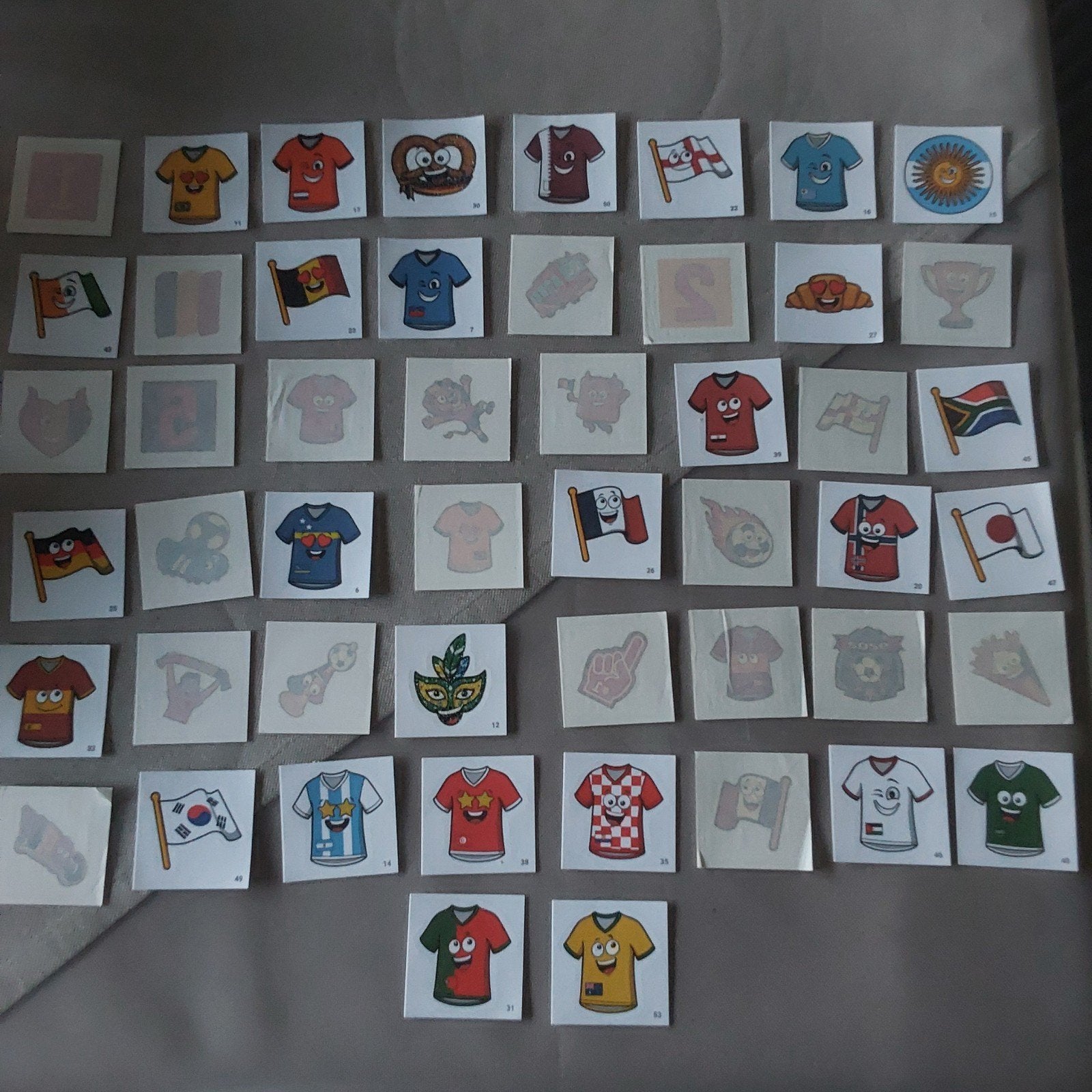 50 verschillende stickers van voetbal van ad delhaize, Enlèvement ou Envoi